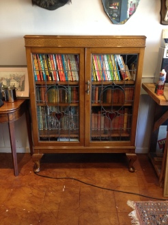 superb oak leaded light bookcase £180